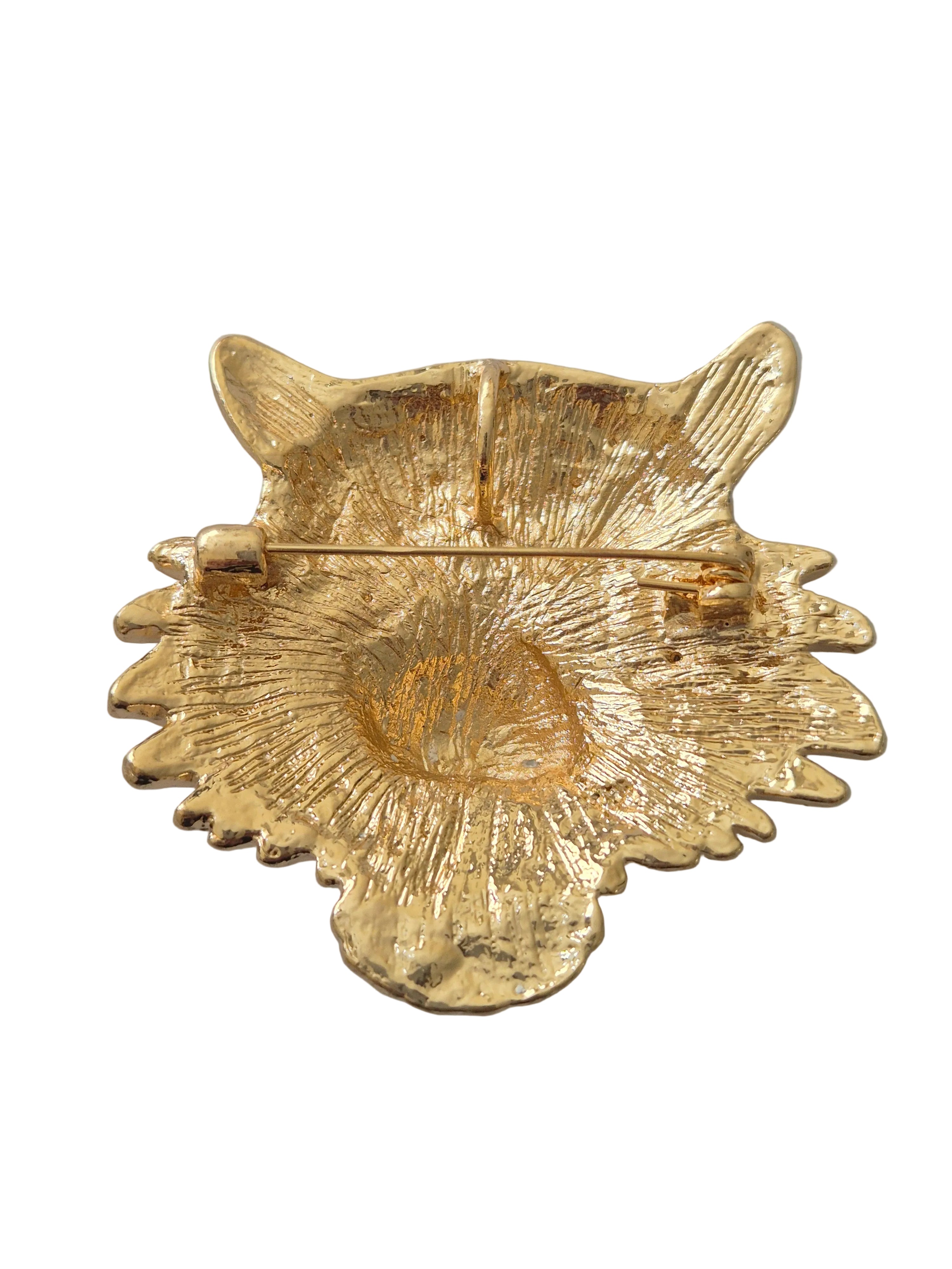 Gold tiger head brooch